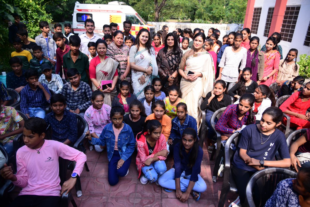 rscpcr's tweet image. बाल आयोग की ओर से बाल सप्ताह के तीसरे दिन बाल स्वास्थ्य एवं परामर्श शिविर का आयोजन
इवेंटिंग हेल्पिंग हैंड सोसायटी की निदेशक हिमांशी गहलोत ने शिरकत की..
बाल आयोग अध्यक्ष श्रीमती संगीता बेनीवाल ने किया स्वागत..आयोग के सदस्य संगीता गर्ग और साबो मीना मौजूद रही..