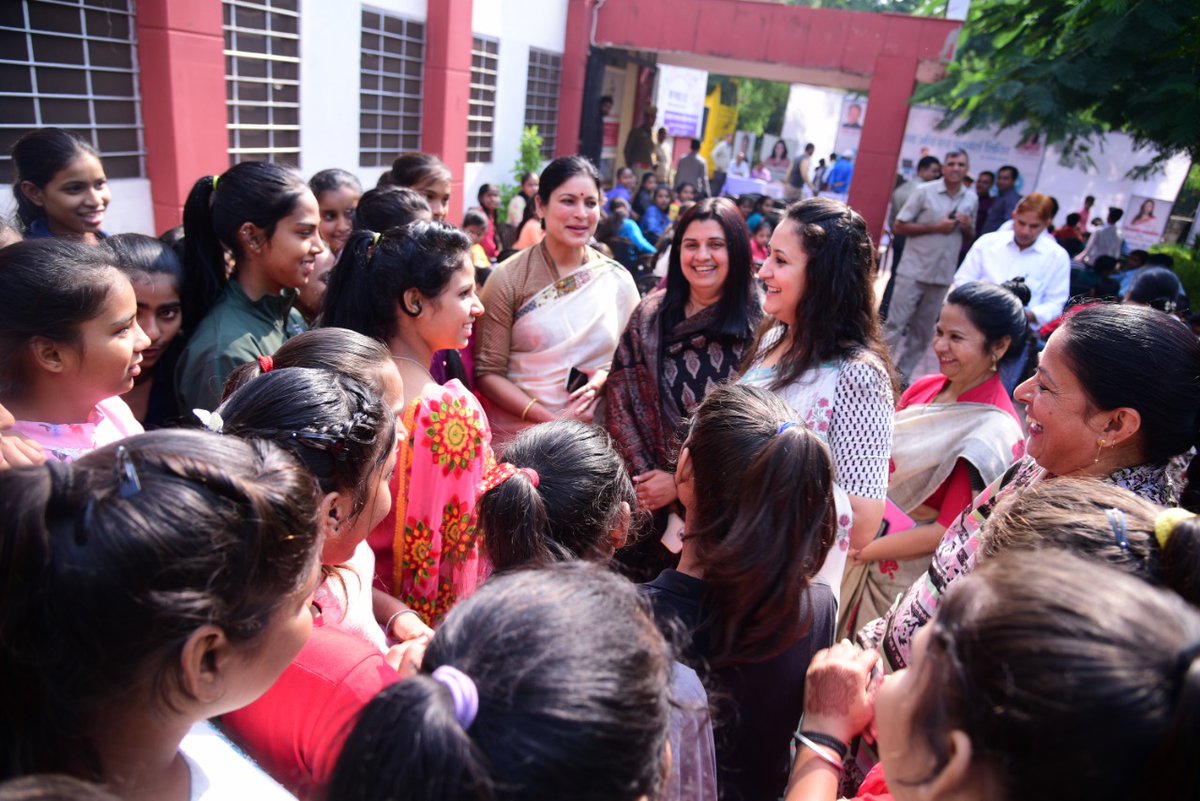 rscpcr's tweet image. बाल आयोग की ओर से बाल सप्ताह के तीसरे दिन बाल स्वास्थ्य एवं परामर्श शिविर का आयोजन
इवेंटिंग हेल्पिंग हैंड सोसायटी की निदेशक हिमांशी गहलोत ने शिरकत की..
बाल आयोग अध्यक्ष श्रीमती संगीता बेनीवाल ने किया स्वागत..आयोग के सदस्य संगीता गर्ग और साबो मीना मौजूद रही..