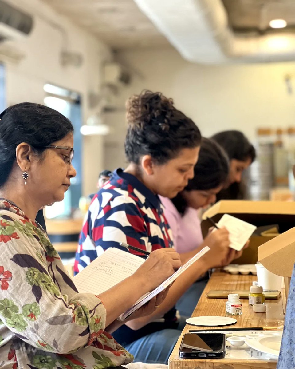 The master of #Gondpainting #VekantRamanSinghShyam ji conducted a #liveworkshop this week in @godoolally. We were delighted to see so many happy faces & amazing artworks. #Mumbai being the perfect setting, sparked insightful conversations on the history & traditions of #Gondart.