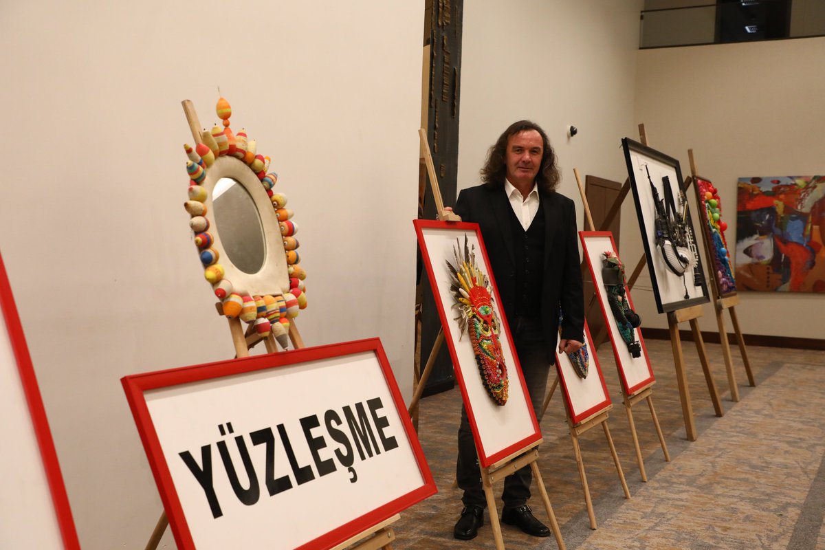 ConnectBlackSea's tweet photo. Science and research aspect of #marinelitter went beyond with side events!
At #MLAF, where marine litter awareness-raising exhibition "Yüzleşme/Confrontation" by Şinasi Yelkenci took place, attendees could have a chance to see stunning art pieces from waste collected from seas. https://t.co/xpBu09TqTt