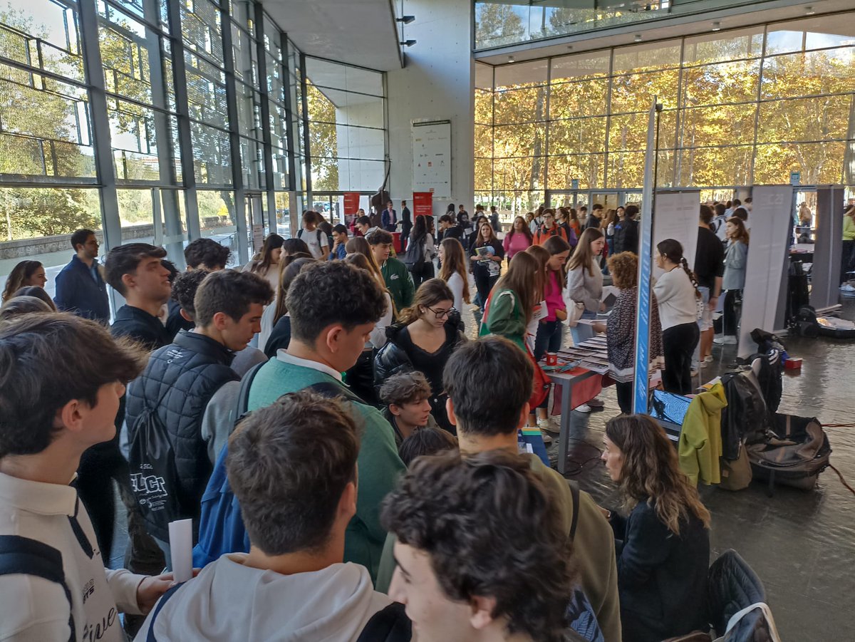 Arrenca el #FapelUDay a Girona!!
milers d'alumnes de la demarcación de Girona ja estan coneixent la oferta d'educació superior de 35 Universitats i centres d'estudis superiors. <a href="/Universityday/">University Day</a>