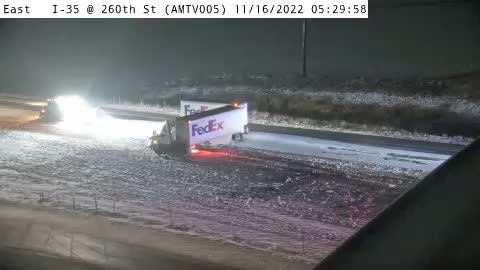 JSydejkoKCCI's tweet photo. The jackknifed semi near Ames still hasn't moved and is still blocking the northbound lanes. Please be safe if traveling north to Ames this morning
#iawx #Iowa #iadot #desmoines https://t.co/wl8V0S084S
