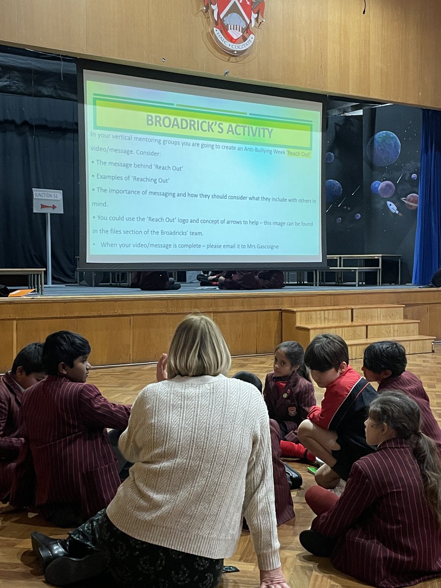 OrleyFarmSchool's tweet photo. It was great seeing the children and staff conversing about the theme #ReachOut in our vertical mentoring sessions this morning. @OrleyFarmSchool #AntiBullyingWeek #CooltobeKind #OFSHastings #OFSHopkins #OFSBroadrick #Julians https://t.co/tcXAeHdhqV