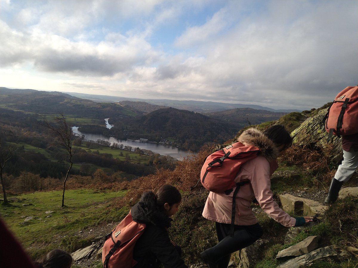 misswall9's tweet photo. Day 3- walking up Gummer's How. We were lucky with the views https://t.co/OQ6lxKSehm