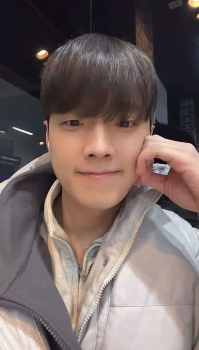 跟<a href="/4KG_Nancy/">N4公斤</a> 一起准备的衣服终于看到哥哥穿上啦！超帅超温柔！看着好合身超开心！天气冷了一定要穿暖暖喔！(•̀ω•́)✧ 也期待哥哥穿上紫色毛衣 嘎嘎(•͈˽•͈)
#김창민 #창민