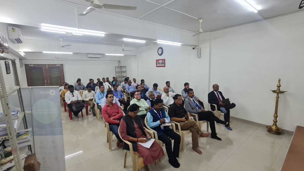 sidbiofficial's tweet photo. The bus of #ICAIMSMEYatra reached Satara. The role of #SIDBI in developing #MSMEecosystem in the country, #Digitisation of #creditprocess and various #directcredit schemes were presented to existing #Entrepreneurs and #Aspiring entrepreneurs.
#SIDBIMSME #DigitalBankingUnit #MSME https://t.co/key0Hd2tJ5