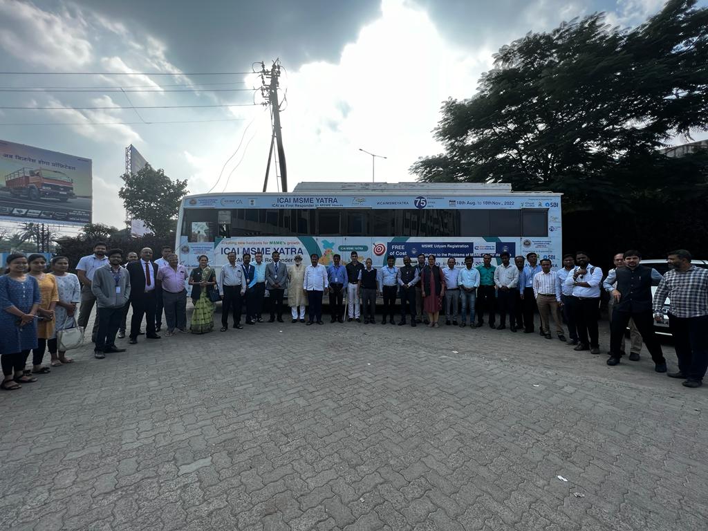 sidbiofficial's tweet photo. The bus of #ICAIMSMEYatra reached Satara. The role of #SIDBI in developing #MSMEecosystem in the country, #Digitisation of #creditprocess and various #directcredit schemes were presented to existing #Entrepreneurs and #Aspiring entrepreneurs.
#SIDBIMSME #DigitalBankingUnit #MSME https://t.co/key0Hd2tJ5