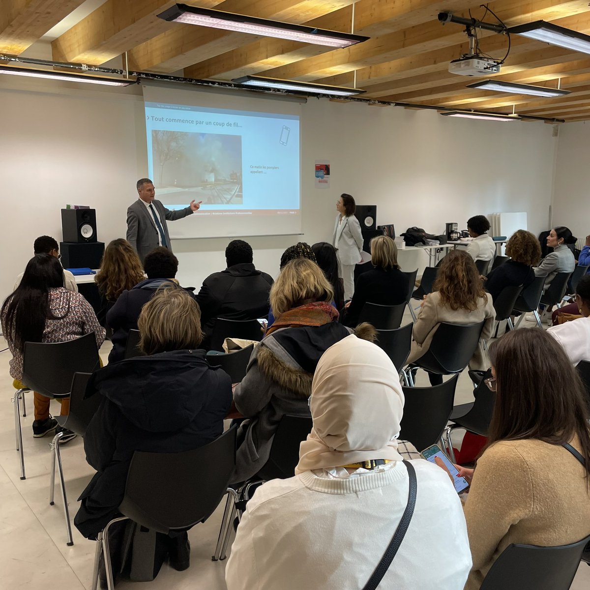 MAAFAssurances's tweet photo. Pour les ateliers du jour, Isabelle Combettes et Patrick Baby coaniment le keynote MAAF sur le top des pièges à éviter en matière d'assurance. #MHD2022 #MakeHerDay  #MAAFPRO https://t.co/rxsGCJuDKY