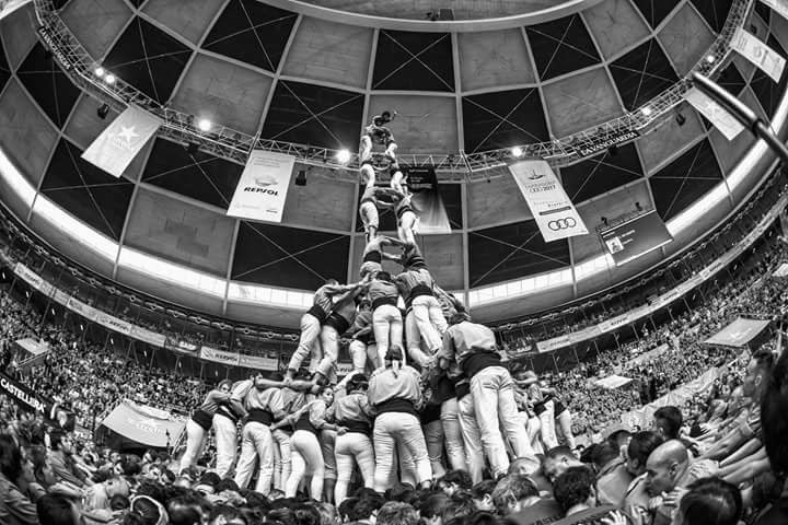 ariadnavape's tweet photo. El que més em meravella dels #castells és la dedicació, l’esforç, l’alegria i la felicitat compartida de gent tan diversa! Per molts anys! Visca els #castells i visca els @borinots 
12 anys sent Patrimoni Immaterial de la Humanitat @CastellsCat https://t.co/7pQhHDLgDT