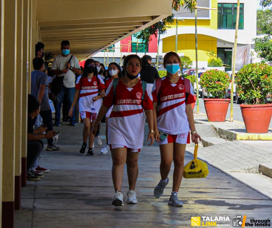 TalariaLink's tweet photo. Through the lenses

Mga beh, sabay tayo umuwi!

Students of Bulacan State University enjoy their moment with friends while walking in the campus.

Photos by Josefina Macaranas https://t.co/3AH7p9EiRK