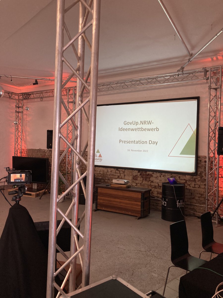 Gleich geht's los beim Presentation Day von #GovUpNRW.  In den letzten Wochen haben 9 #Startups fleißig an Prototypen für die #NRW-Landesbehörden gearbeitet, heute wird gepitcht! Ihr wollt digital dabei sein? Ab 14 Uhr geht's los: us02web.zoom.us/webinar/regist…
