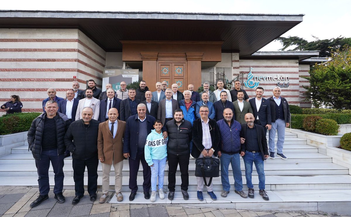 Üsküdar’da faaliyet gösteren amatör spor kulüplerimizin kıymetli yöneticileri ile bir araya geldik. Sporu tabana yayma anlayışıyla yaptığımız yatırımlarımızda spor kulüplerimizin yeri, önemi tartışılmaz. Desteğimiz ve işbirliğimiz devam edecek.