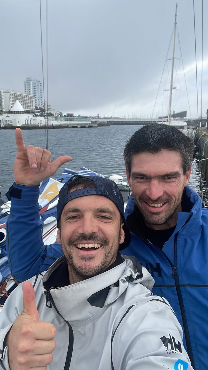 Contraint à l'abandon après avoir heurté un objet flottant non identifié, notre skipper Matthieu Perraut a accepté de prêter son mât à <a href="/axsail/">Axel Trehin Skipper</a>, victime cette nuit d'une casse matériel sur la <a href="/RouteDuRhum/">Route du Rhum - Destination Guadeloupe</a>.
Découvrez cette belle histoire : inter-invest.fr/communiques/sa…
#RDR2022
