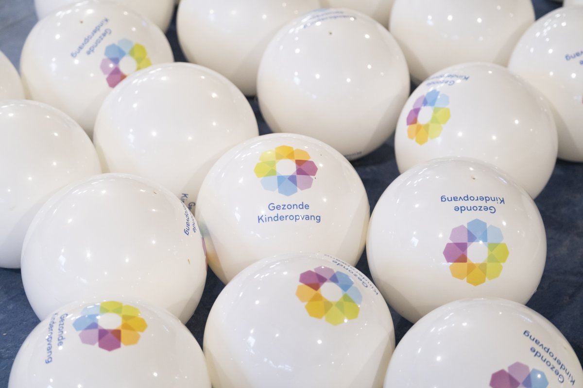 #Coaches geven de Dag voor de coach Gezonde Kinderopvang een 8,6! Zonder de ruim 1500 coaches geen #Gezonde_Kinderopvang. Daarom vierden we een feestje met de coaches als stralend middelpunt. Bekijk de video-impressie! 👉 gezondekinderopvang.nl/nieuws/impress…

<a href="/StevenPont/">Steven Pont</a> <a href="/voedingscentrum/">Voedingscentrum</a>