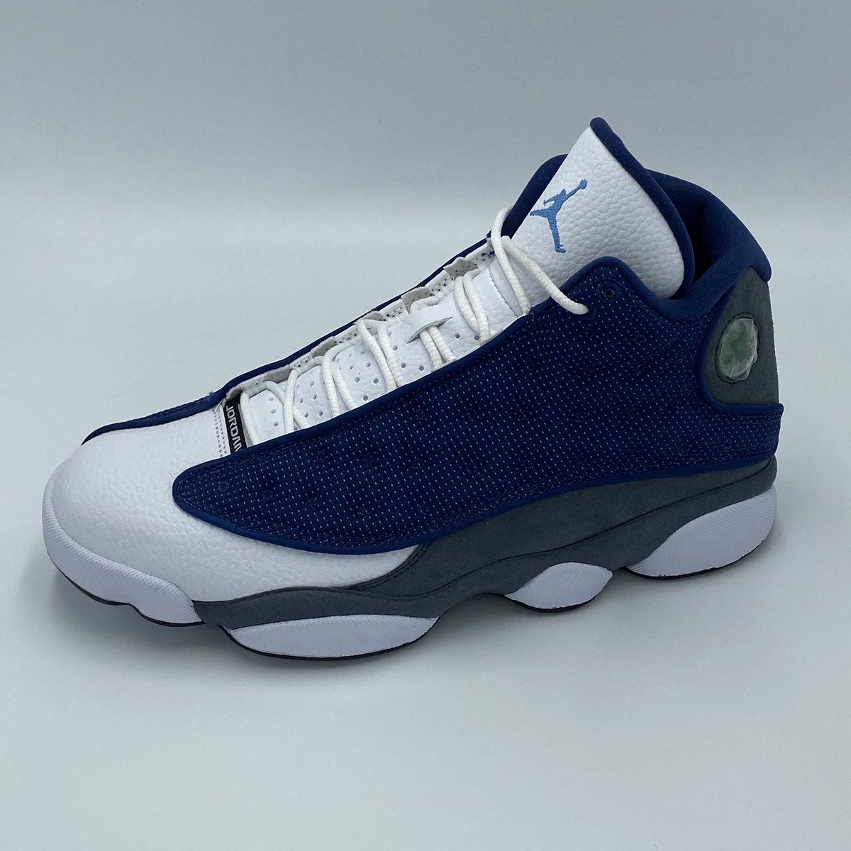 Evocative_C's tweet photo. @atmos_usa The Flint 13s is what got me back into sneaker game. My mom was the only parent and she couldnt afford to buy us new sneakers. Always went to school and saw kids with the new Js. Told myself one day i will have them and did. Size 9.5 #atmoscollectorsclub https://t.co/0Q0NxbRxWK