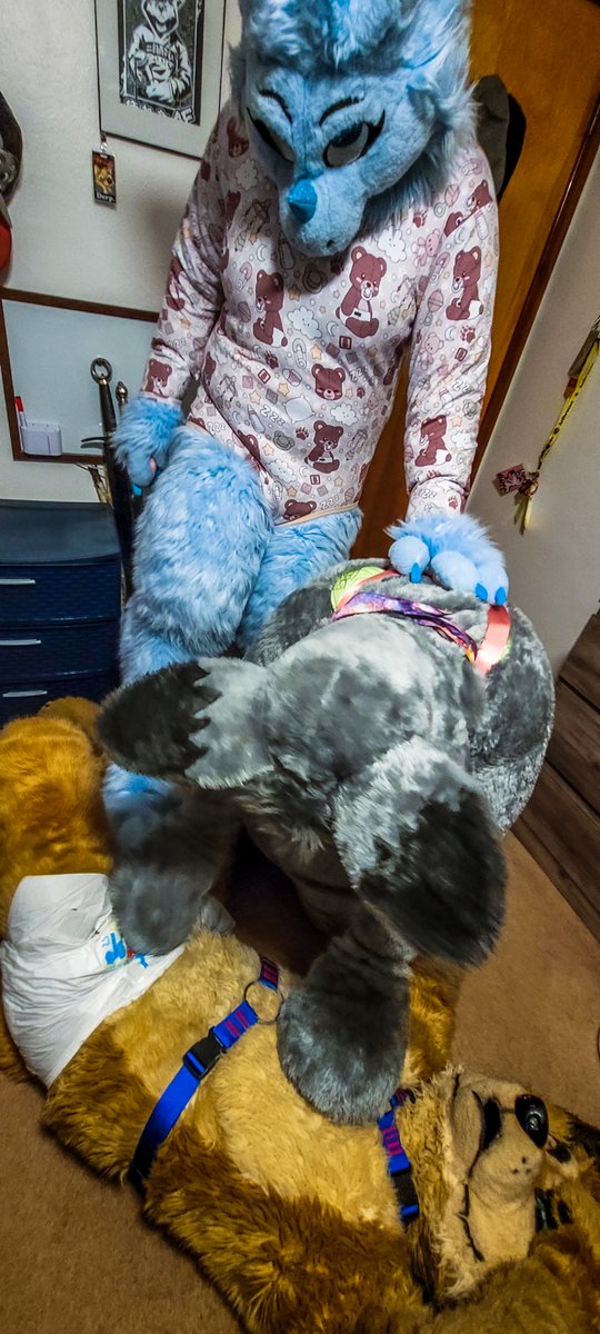 DOG DOWN!

<a href="/AdJuniper/">Juniper AD</a> and <a href="/snuggle_roo/">Little Roo</a> <3

📷<a href="/SHyenaPics/">SHyena</a>/ <a href="/ShaneHyena/">Shane🏳️‍⚧️</a> as usual