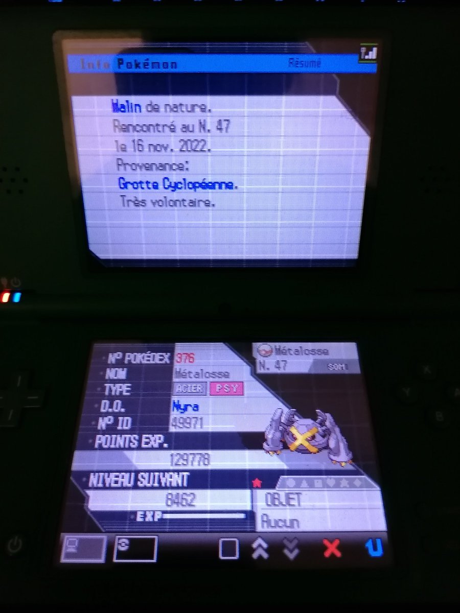 Le voici enfin, le Métalosse argenté et doré tant convoité qui se cachait dans les plaines de la Grotte Cyclopéenne !
Ma toute première shasse par phénomenon, et il est apparu après 25 460 rencontres à la première phase.
Je suis tellement heureuse, il est splendide ! 🥰