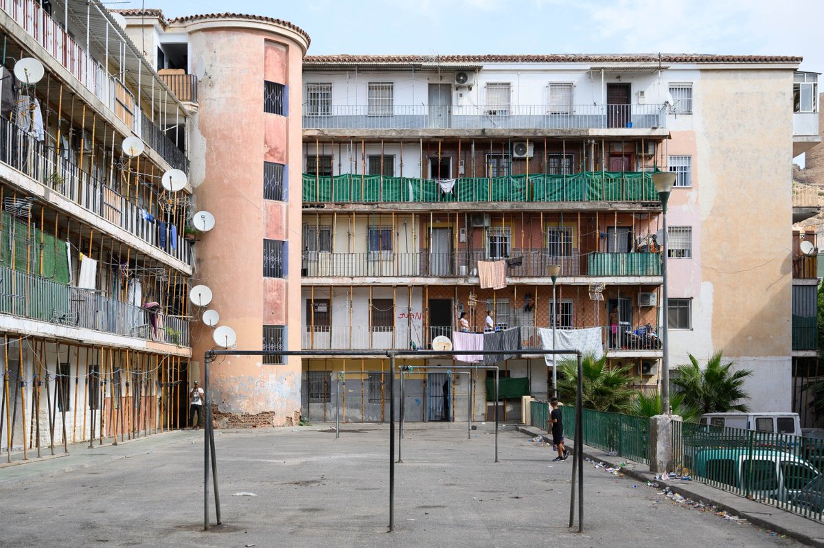 FomentoAND's tweet photo. @marifrangr @AndaluciaJunta @AtanetMario @jc_delpino @alicia_mm @EloisaMCabrera1 @ParlamentoAnd 🗨️@marifrangr: "Seguiremos adelante con la rehabilitación de barriadas, a las que destinamos 53M€ a través de ITI Cádiz en 8 municipios y programa #ARRU para actuar, entre otros, en 👇
👉El Patio en Almería
👉Santuario en Córdoba
👉Santa Adela en Granada
👉Pajaritos en Sevilla". https://t.co/SUiq10znT0