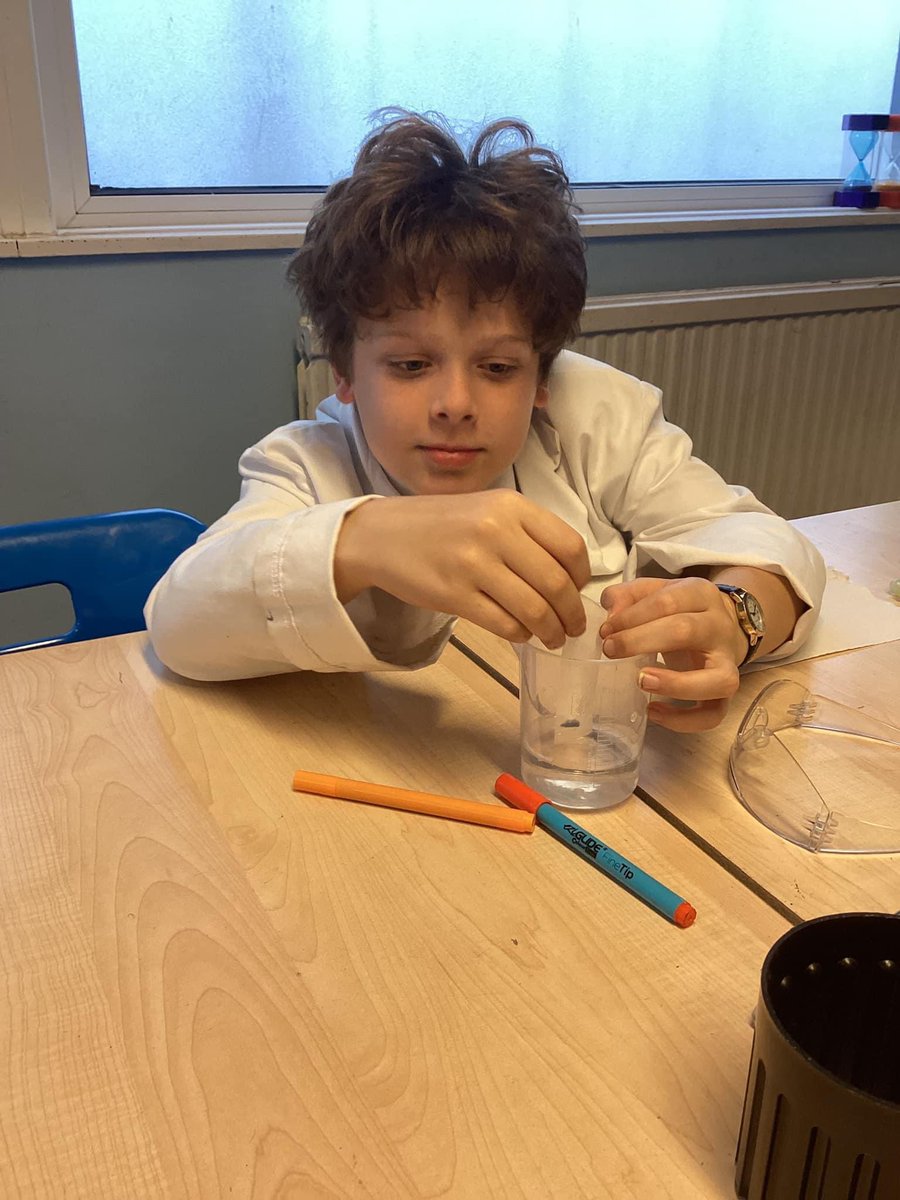 smc_brixham's tweet photo. This week my super scientists took on the challenge of paper chromatography to discover which felt-tip pen I had used to write a message. They quickly mastered it and solved the mystery! Mrs B #Science https://t.co/SokJ2Axkkv