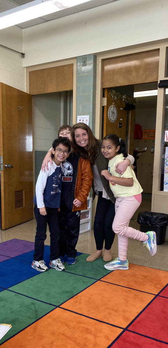 1stgradeMsWaugh's tweet photo. Year after year, it’s the relationships that keep me coming back. 🥰 everything else is icing on the cake! Thank you to these three who came and hand delivered thank you cards to me! ❤️ I love watching them grow and do amazing things! @HarfordHills https://t.co/rikEHzFqjY