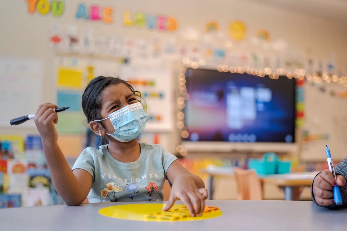 Booksource's tweet photo. A return to phonics-based methods is closing the reading gap. Via @nytimes 
 
Sounding Out a Better Way to Teach Reading: https://t.co/gikSdxHdzW  
 
#readingcurriculum #edchat #readinggap #kidsbooks https://t.co/ivbeUwKHOO