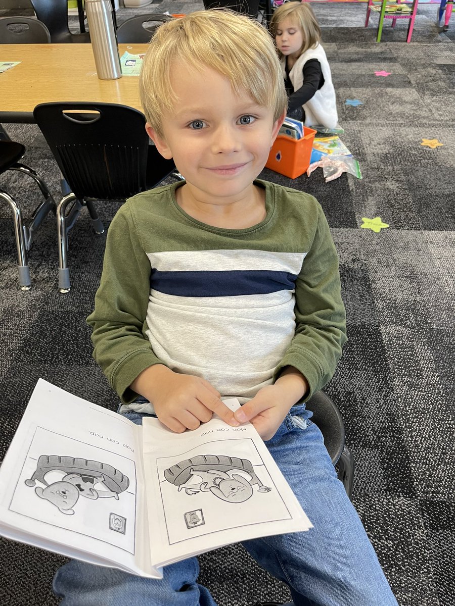 MsMarshallWR's tweet photo. I can point to each word as I read. #PointerPower #Kindergarten @WhiteRiverEagle https://t.co/EinGKTLNsD