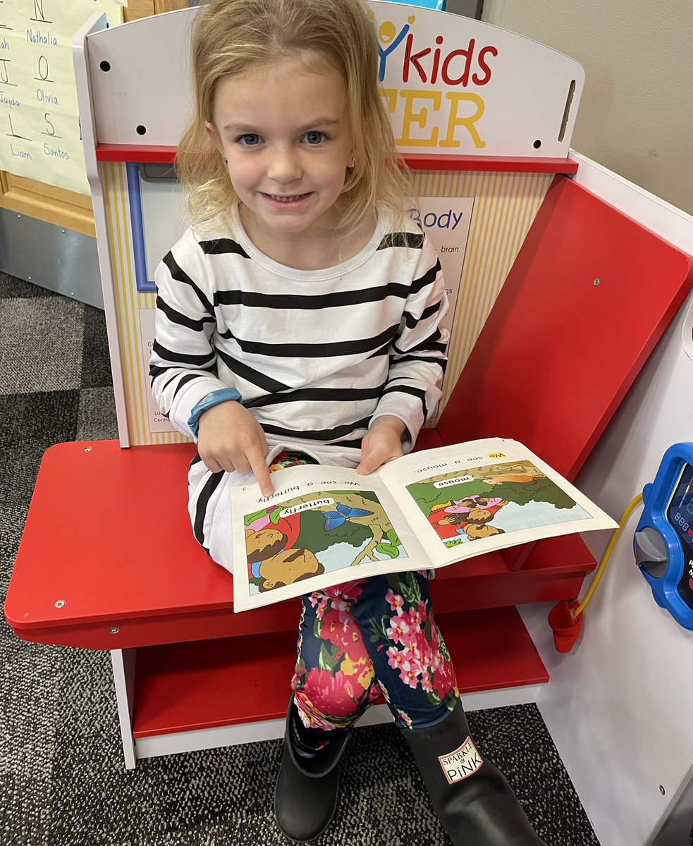 MsMarshallWR's tweet photo. I can point to each word as I read. #PointerPower #Kindergarten @WhiteRiverEagle https://t.co/EinGKTLNsD
