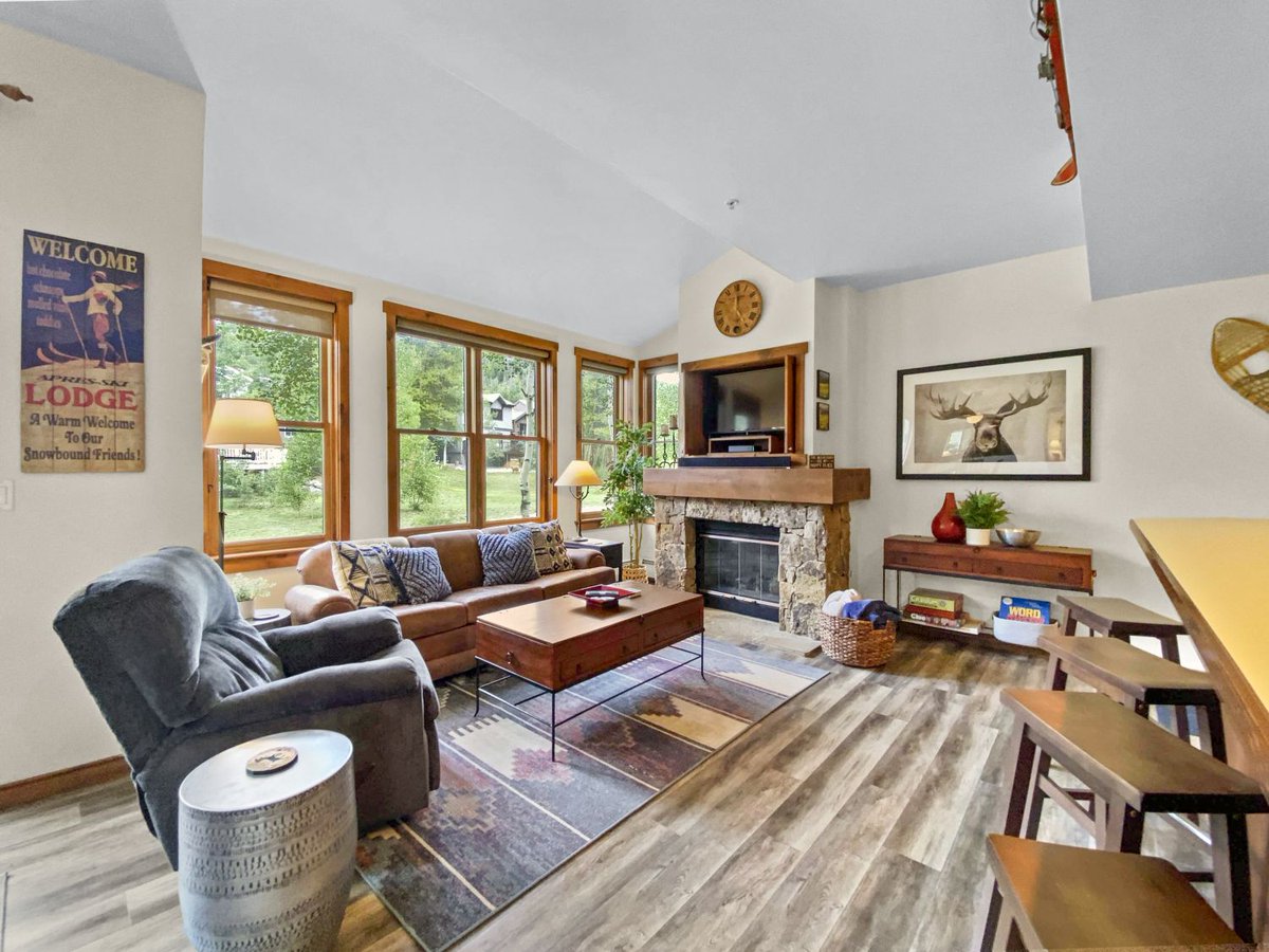 SkyRunBreck's tweet photo. Book your stay in this luxury 1 bed/1 bath unit conveniently located on Main Street, just a short walk to the lifts, restaurants, bars, and shops, and on the free town shuttle route (which stops just steps away from your front door). 

https://t.co/aZpKgmySoC https://t.co/qBwavXY5JZ