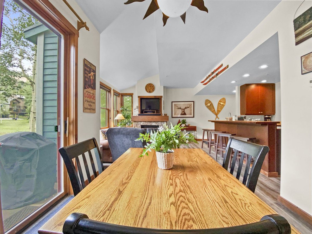 SkyRunBreck's tweet photo. Book your stay in this luxury 1 bed/1 bath unit conveniently located on Main Street, just a short walk to the lifts, restaurants, bars, and shops, and on the free town shuttle route (which stops just steps away from your front door). 

https://t.co/aZpKgmySoC https://t.co/qBwavXY5JZ