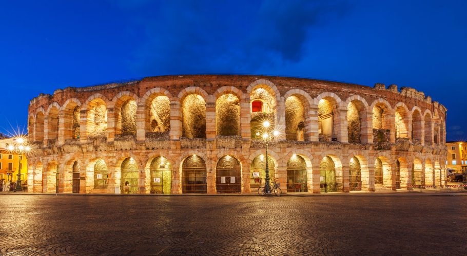 Federvolley's tweet photo. #EuroVolleyW 2⃣0⃣2⃣3⃣
🔴  🏟️  All’Arena di #Verona la partita inaugurale❗️

LA NEWS  ▶️  https://t.co/oTTd95PbS2

#LaNazionale 🇮🇹 | @arenadiverona | @CEVolleyball https://t.co/InhKh4YPR5