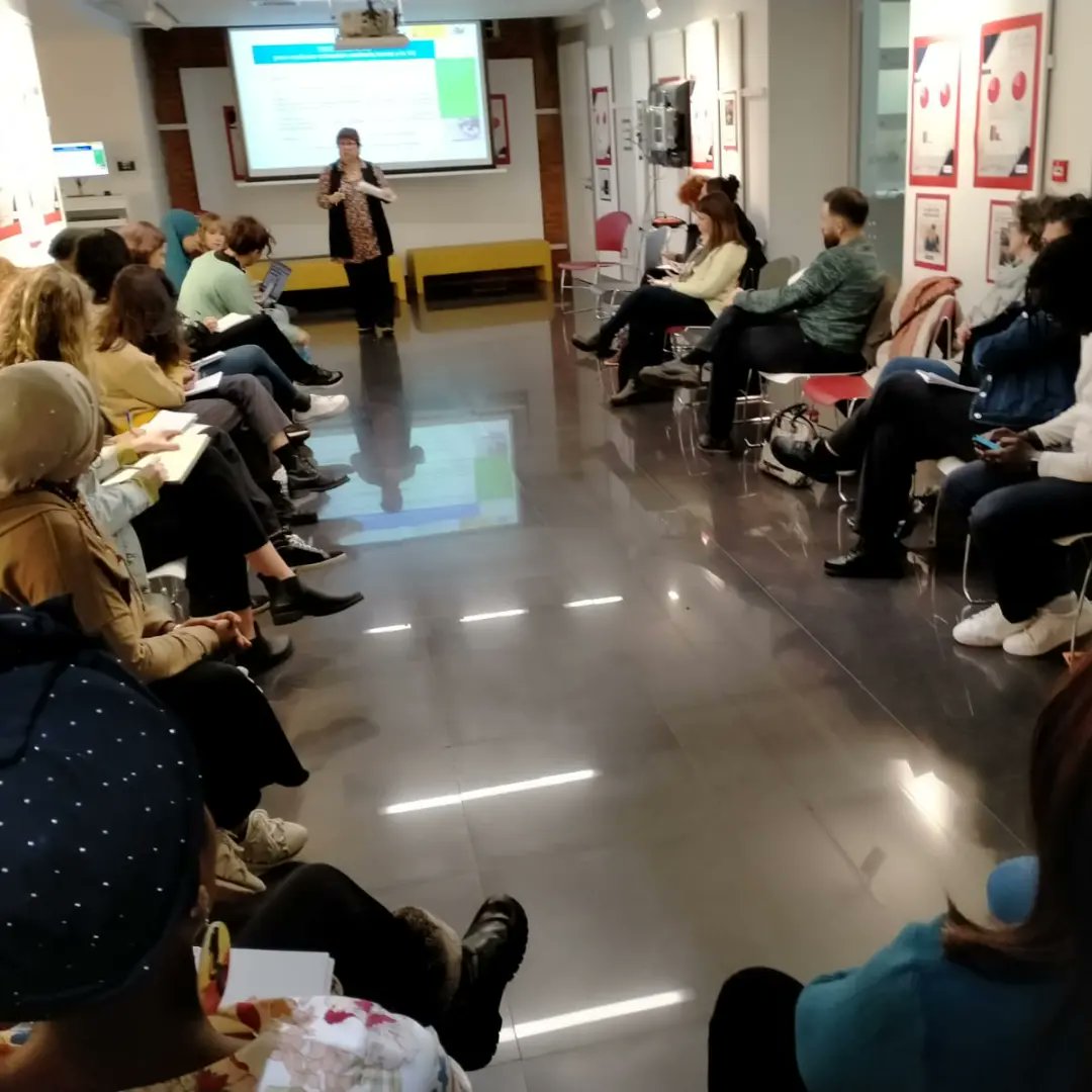 LegkiYakaru's tweet photo. Ahir i avui estem a Madrid a la trobada de bones práctiques lliures de Mutilació Genital Femenina treballant en estratègies i accions per portar a terme, compartint i disfrutant amb les companyes de professió.
#mgf @djaladiarra #buenaspracticas #redestatal https://t.co/v44LYbJKta