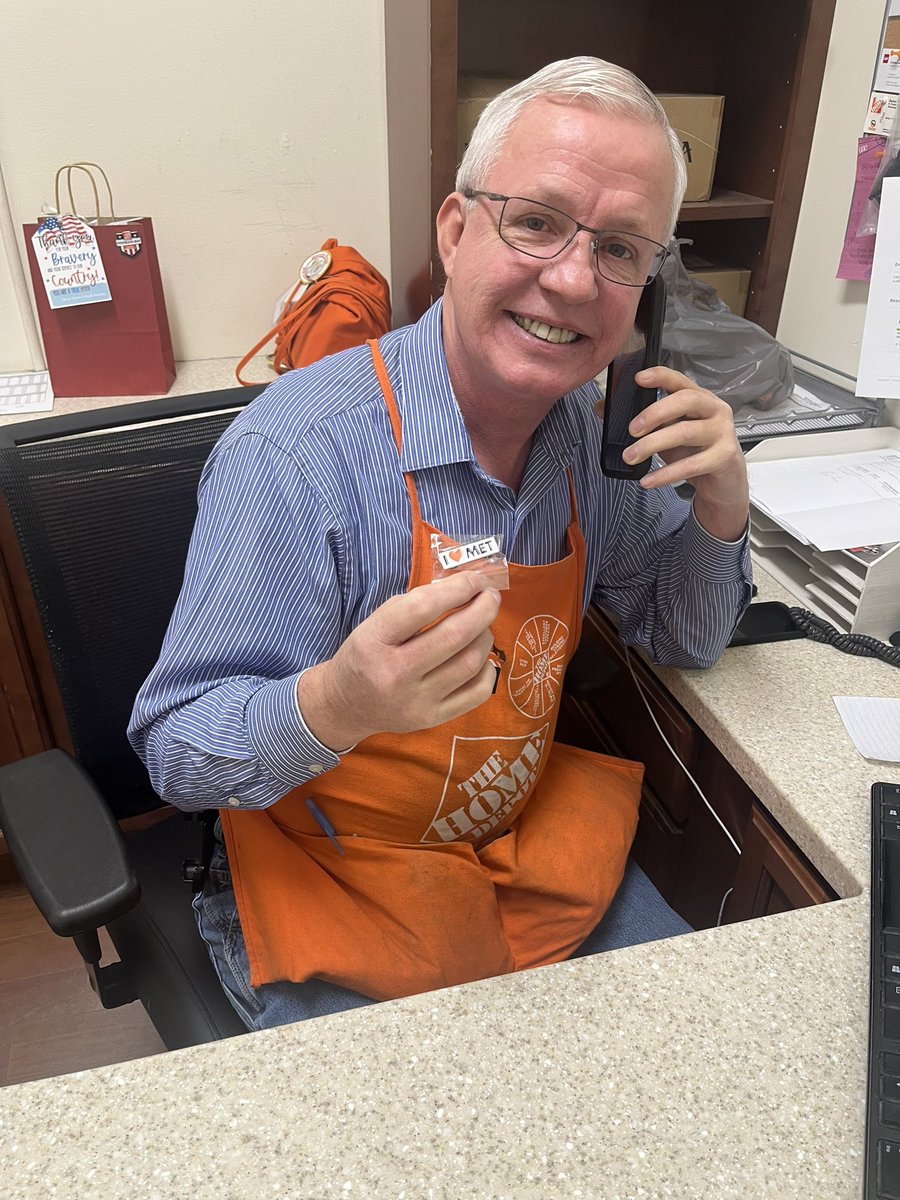 Crazy sock day, I love MET pin and MET + Store = One team potluck#day 3 of METAppreciationweek