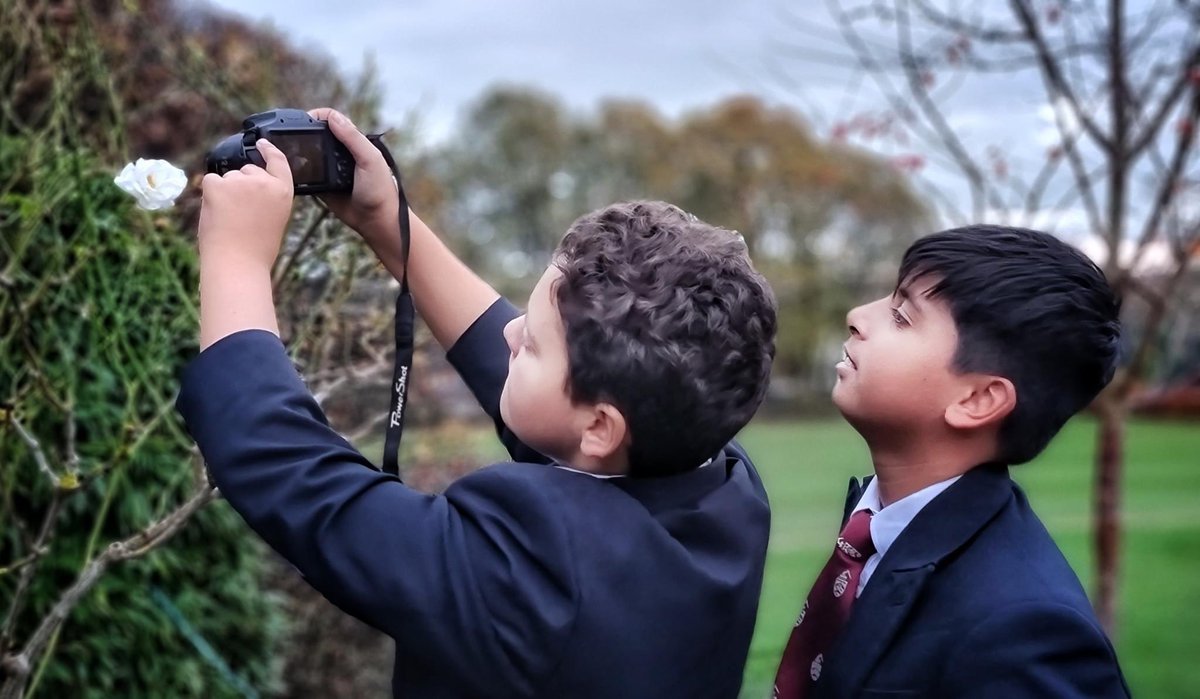 BromsPrep's tweet photo. Prep Photography Club enjoyed making the most of the daylight yesterday afternoon. #BromsPhotoClub #BromsActivities #BromsClubs #SchoolActivities https://t.co/Vgcb6uFdaC