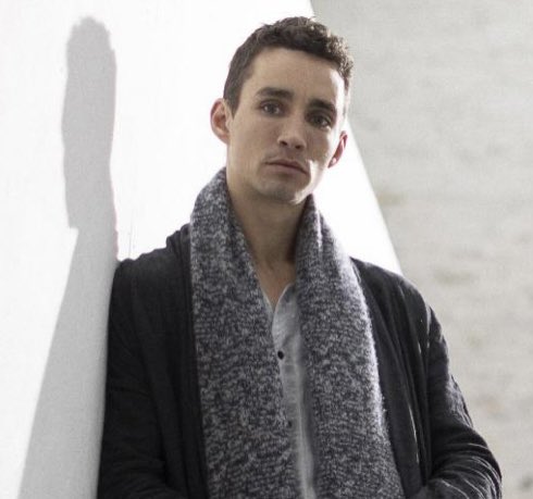 TheSheehab's tweet photo. Robert Sheehan photographed by Rich Gilligan for @GateTheatreDub where he appeared in #GateEndgame early this year. The opening night of the play took place nine months ago today. © R Gilligan https://t.co/X5hJ3UOoLL