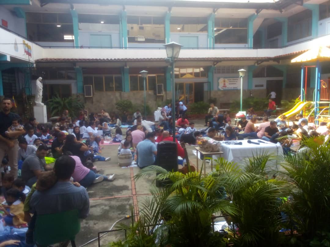 TERRITORIO ESCOLAR PUERTO CABELLO. Circuito 14. UE COLEGIO SAGRADO CORAZON DE JESUS. Celebrando Abrazo en Familia

#DebatirYRenovar

<a href="/_LaAvanzadora/">Yelitze Santaella</a>
@MPPEDUCACION
<a href="/xiomaluna/">XIOMARA LUNA PROFESIONALES Y TÉCNICOS</a>
@ZeCarabobo