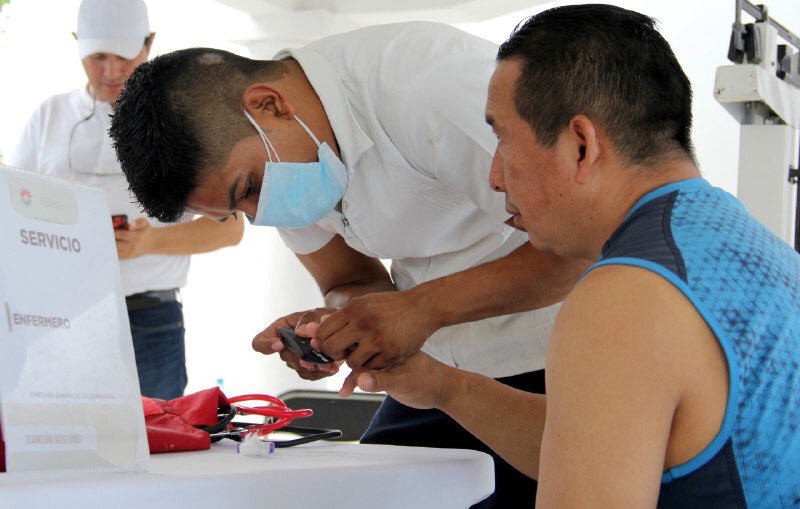 AytoCancun's tweet photo. Brigada Médica Gratuita en la #SM228. 🧑⚕️👩⚕️
Fomentamos la prevención en el cuidado de la salud y la atención de las y los #cancunenses, por ello, 1/2 https://t.co/L5eATBoXmv