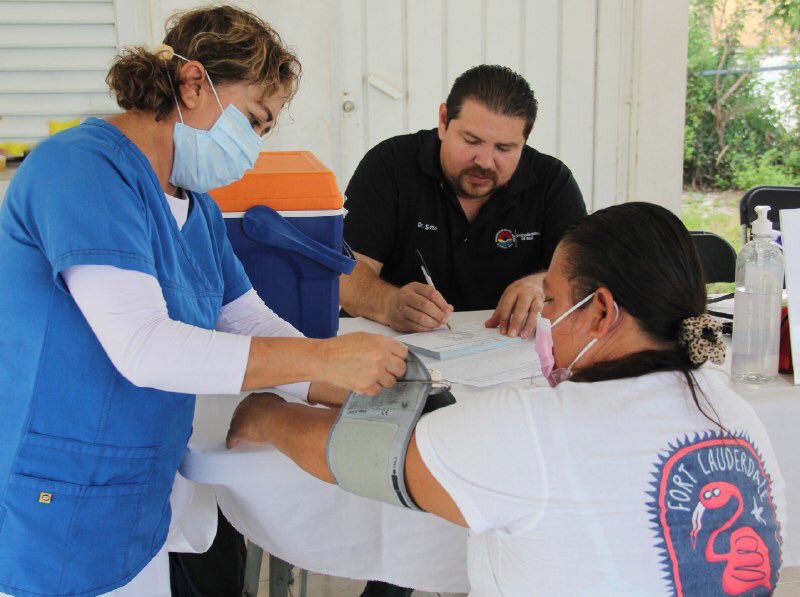 AytoCancun's tweet photo. Brigada Médica Gratuita en la #SM228. 🧑⚕️👩⚕️
Fomentamos la prevención en el cuidado de la salud y la atención de las y los #cancunenses, por ello, 1/2 https://t.co/L5eATBoXmv
