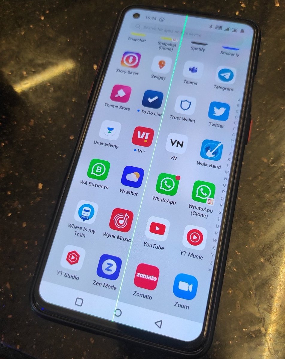 IpoEnnaSolrathu's tweet image. Display green line after #OnePlus new update . Careful guys ⚠️