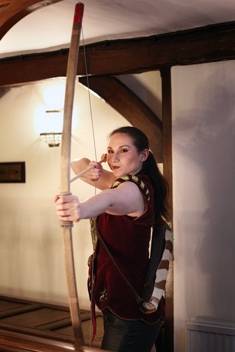 Lady, Gents, he's, she's, they's, them's... we are honoured to introduce you to our Throbbin' Hood.

Chloe Rice trained at London School of Musical Theatre and has performed in Hairspray, Jack and his Beanstalk and Aladdin to name a few.