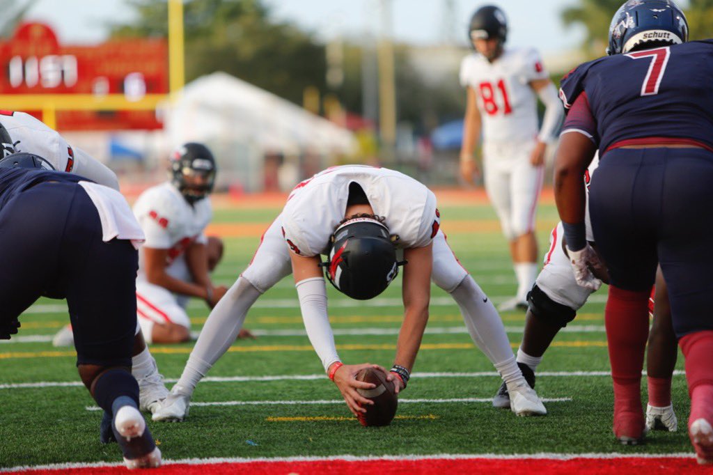 DonVolanteIII's tweet photo. I am looking to TRANSFER as a Long Snapper with 3 years of eligibility. 
6’5 200lbs. 
4.60 40 yard dash
0.68 average snap time
3.24 gpa

College Film: https://t.co/qURV0OaCUG https://t.co/oqbikTWzky