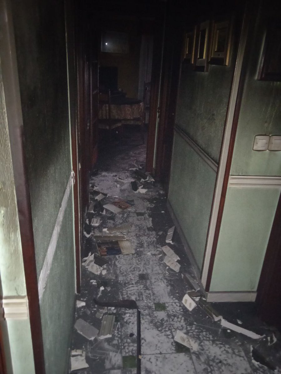 BomberosGijon's tweet photo. #Buenastardes
Esta tarde hemos acudido a un incendio en la C/ Margarita Xirgu, 5 de La Calzada.
Se originó en la cocina aunque no se ha podido establecer la causa.
Participaron las #bombasurbanas 16 y 12, la #autoescalera 3 y el #vehiculodemando 7 con 12 efectivos en total. https://t.co/VrYxPa0HcQ