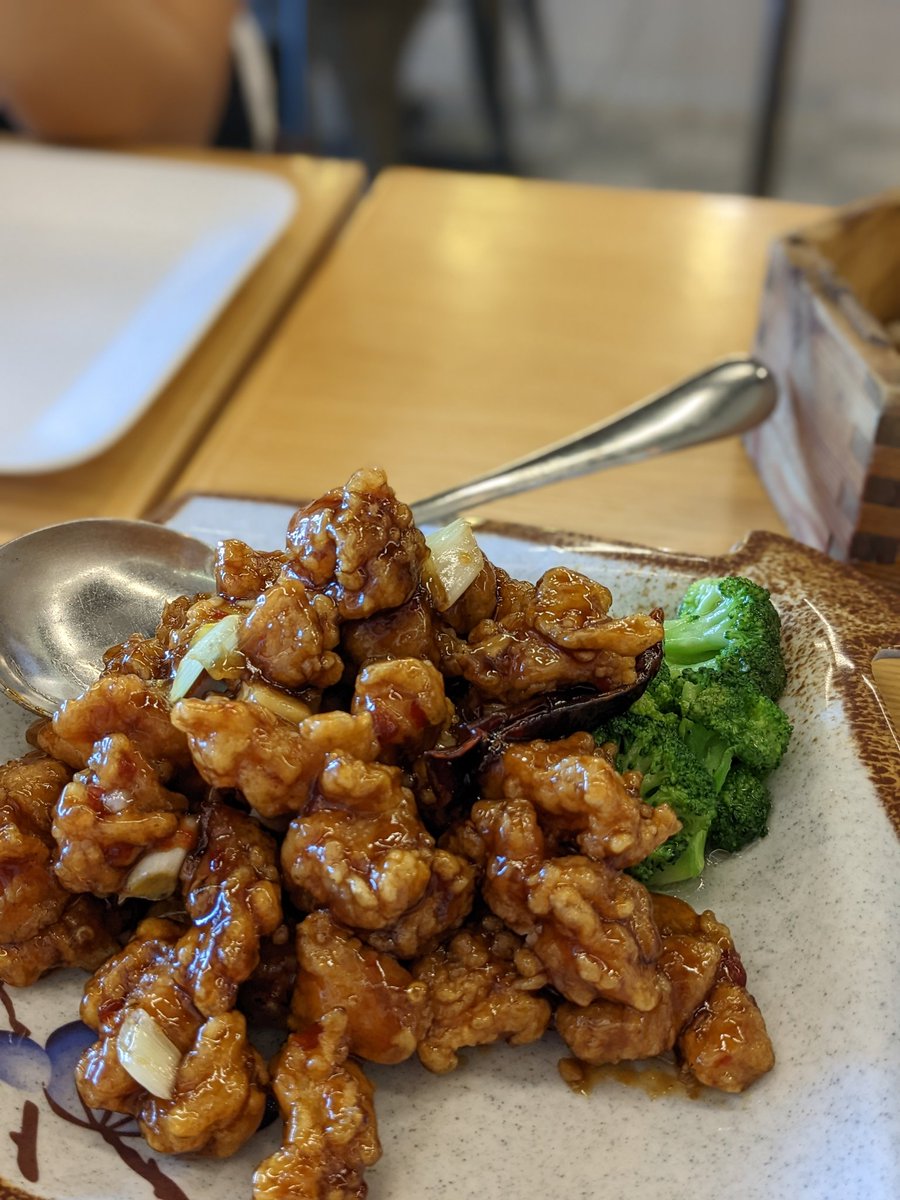 eriyakiii's tweet photo. one of those is-the-food-good?-yes-would-you-want-to-come-back?-yes #Wangfu https://t.co/yTK508mQ0u