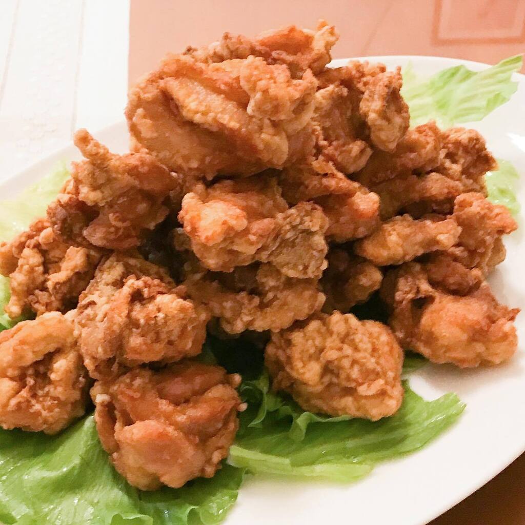 70_gome's tweet photo. 今日のパパ料理

久しぶりに唐揚げ祭り！
やっぱ、これだなぁ。

ええ、父は、夕飯を作り続けます。

#パパ料理　#唐揚げ　#唐揚げ祭り　#foodporn https://t.co/4KisRcO5no