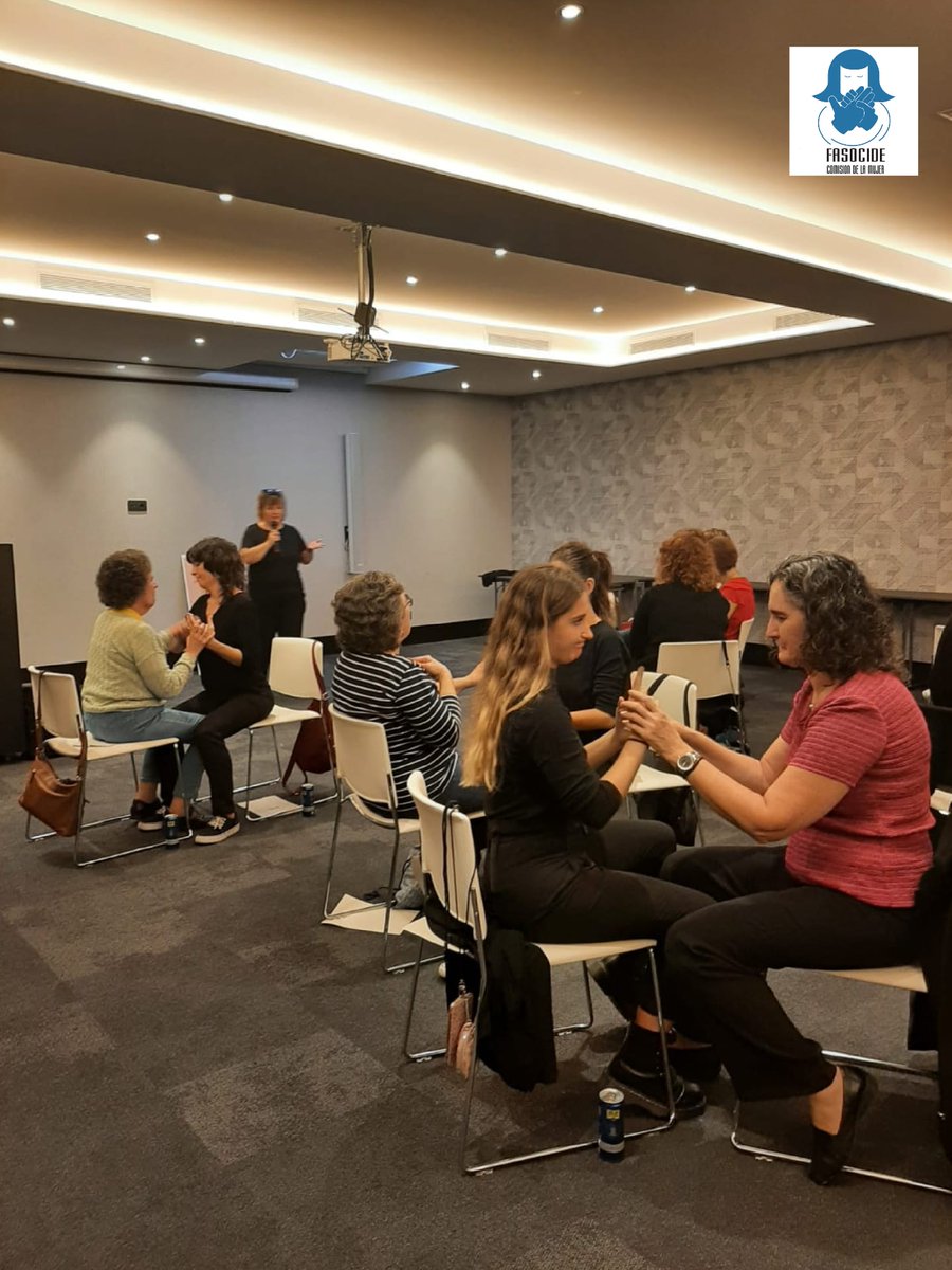 mujerfasocide's tweet photo. Taller de gestión emocional mujer y empoderamiento impartido por la psicóloga Susana Moreno. La mujeres participantes  aprendieron a fortalecer su autoestima a través de la expresión de sus emociones, todas estuvieron muy participativas durante el taller. https://t.co/EwQI27lheG