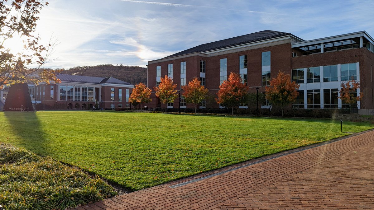 LibertyULibrary's tweet image. We want to wish our @LibertyU family and friends a very happy Thanksgiving! #Thankful #LibraryViews