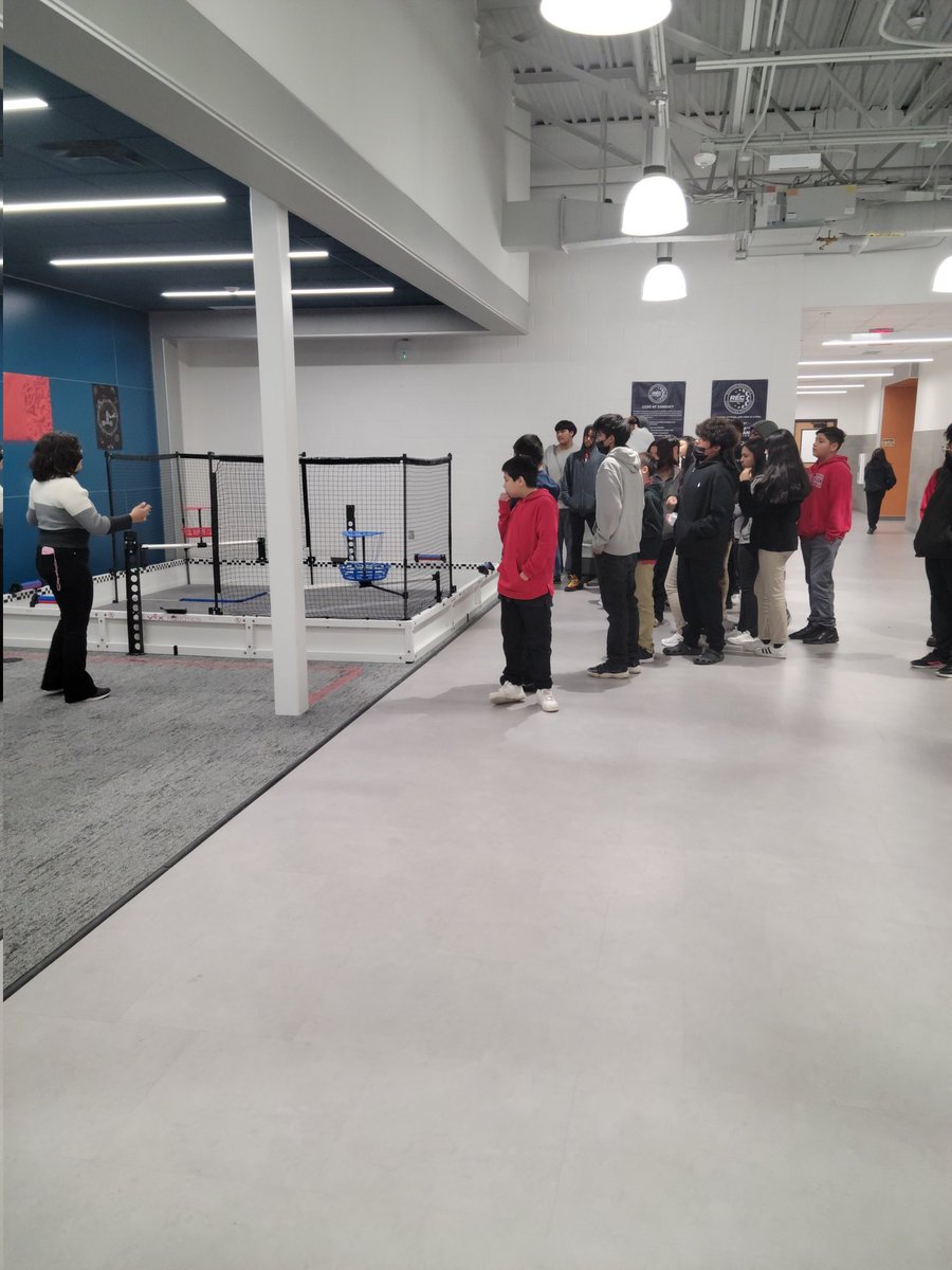 FMSMsCalico's tweet photo. Thank you Dr. Vroonland Vanguard High School for hosting Frasier Middle School 9th graders today and yesterday! Student Ambassadors provided great tours!@FrasierFirst @MISDVanguardHS https://t.co/yQ1i3Bv7Lo