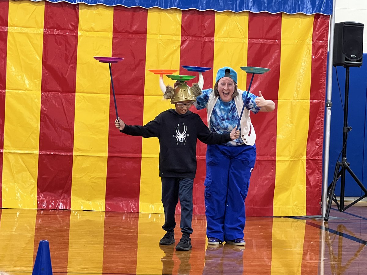 SCSD_MTP's tweet photo. MTP students are enjoying the Circus! They will have a week of fun training to see what it takes to be a part of a Circus. After training, 4th graders will perform in a Circus Show, in what has become an annual tradition with the National Circus Project. @SCSD_MTP @SmithtownCSD https://t.co/CosgCetata