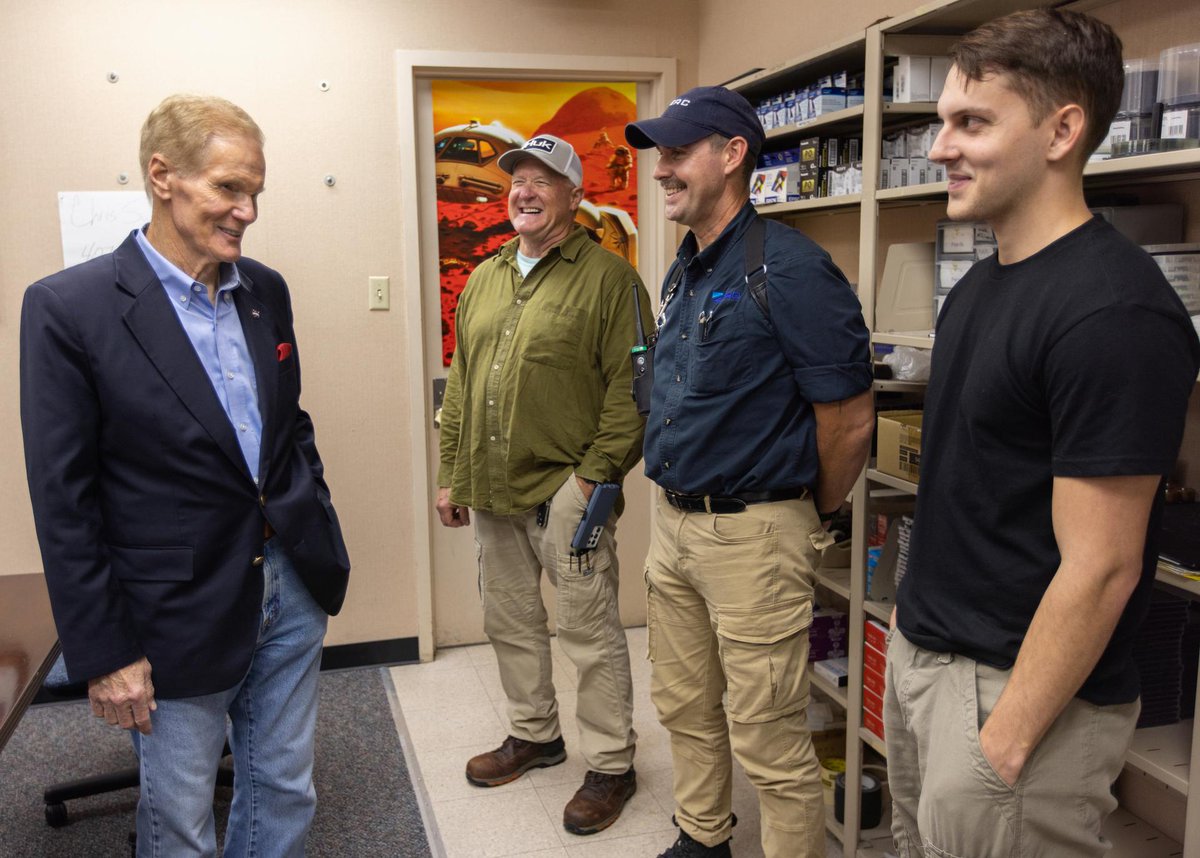 Early this morning, NASA chief Bill Nelson met personally with the three members of the "red crew" who fixed the leaky hydrogen valve in the hours before launch.

The team, from left: Billy Cairns, Chad Garrett, and Trent Annis

Photo: NASA's Sam Lott