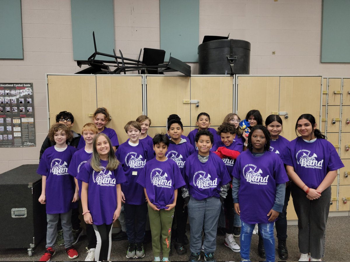 ReynBands's tweet photo. A huge thanks to our Band Boosters for getting our beginners their band shirts! Always a favorite day for all. Come see these kids and the other beginners and Symphonic Band in concert tonight at 7pm in the Livingston Auditorium! @ReynSchools @CosgraveJocelyn #Band #WellRounded https://t.co/UCUWSOsTCM