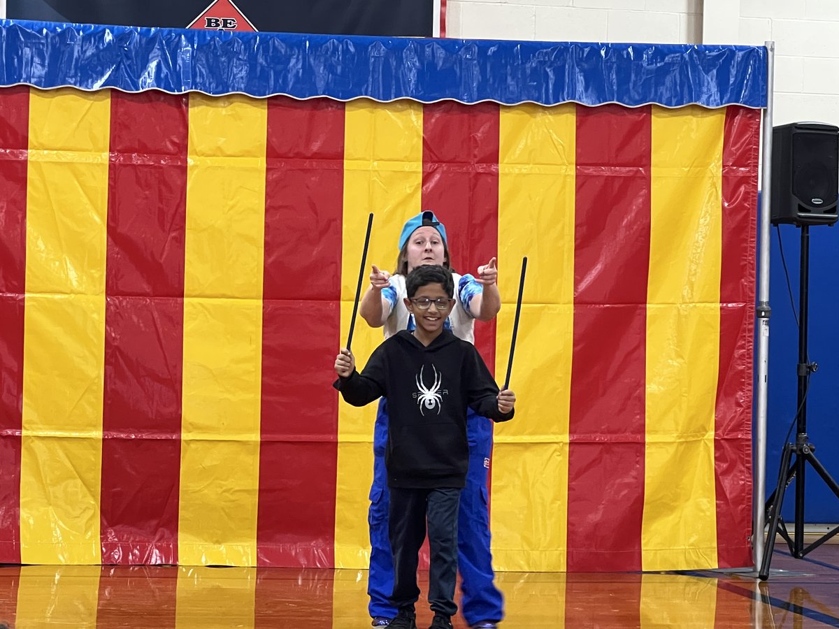 SCSD_MTP's tweet photo. MTP students are enjoying the Circus! They will have a week of fun training to see what it takes to be a part of a Circus. After training, 4th graders will perform in a Circus Show, in what has become an annual tradition with the National Circus Project. @SCSD_MTP @SmithtownCSD https://t.co/CosgCetata